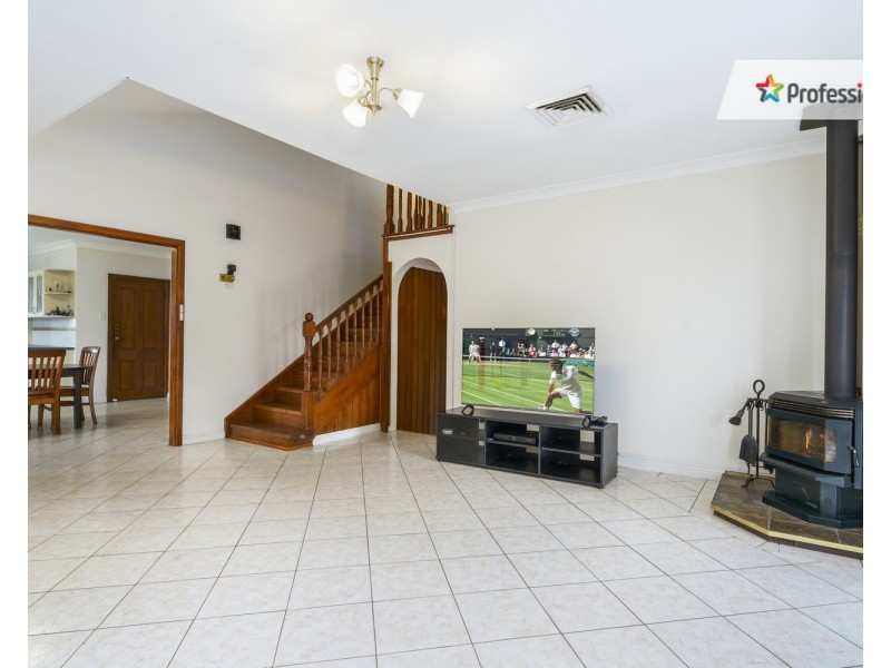 15 Biloolo Road, Green Valley NSW 2168