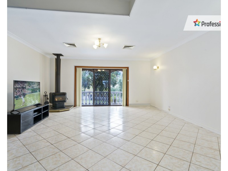 15 Biloolo Road, Green Valley NSW 2168