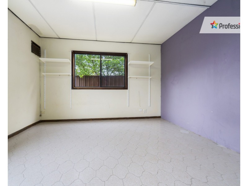 15 Biloolo Road, Green Valley NSW 2168