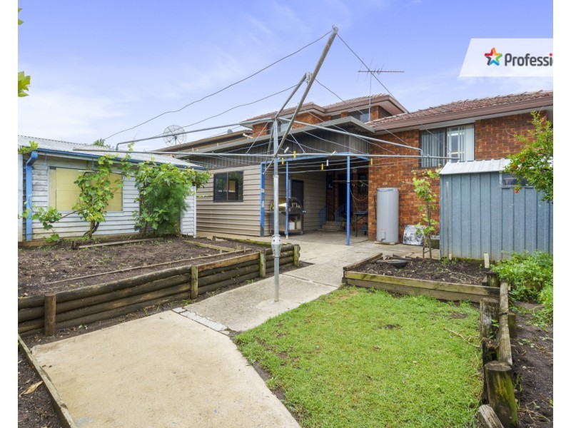 15 Biloolo Road, Green Valley NSW 2168