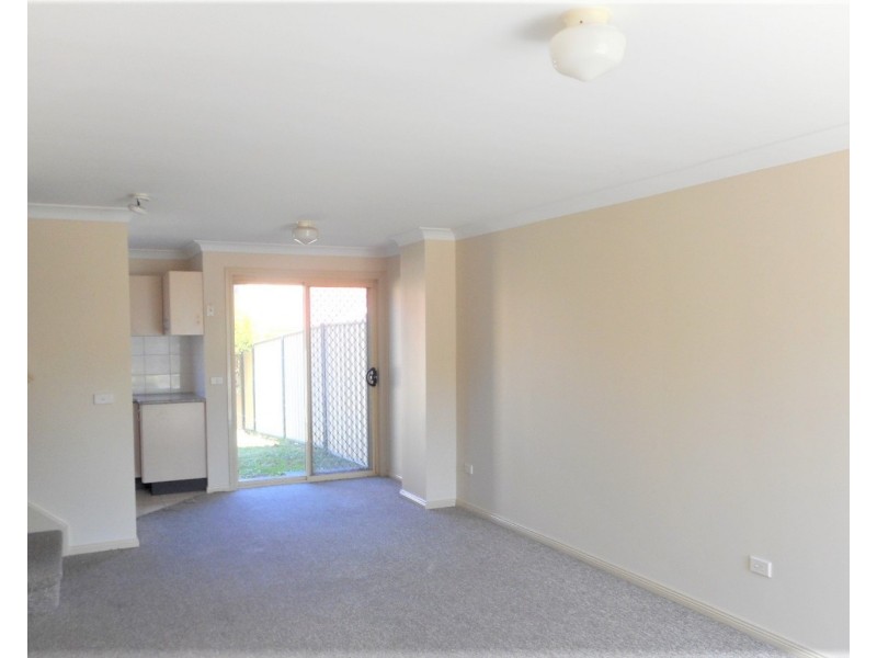 2/154-156 Leacocks Lane, Casula NSW 2170