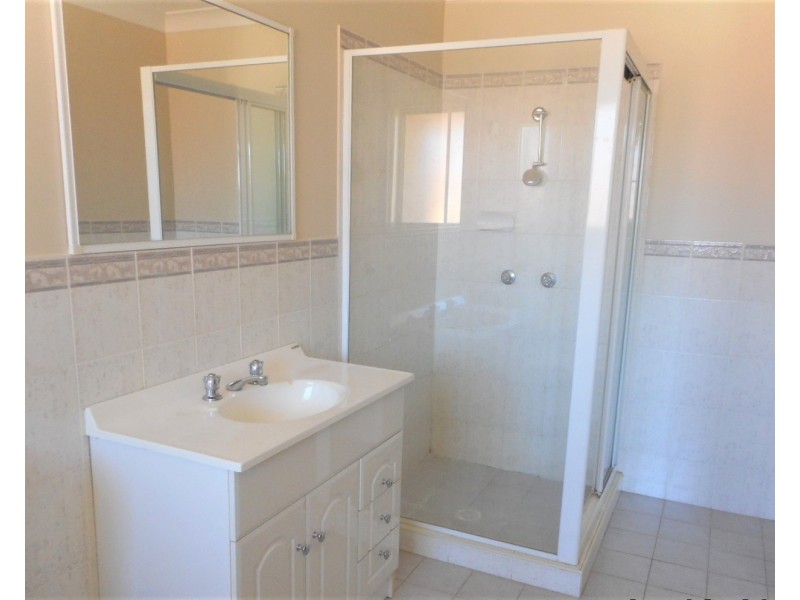 2/154-156 Leacocks Lane, Casula NSW 2170