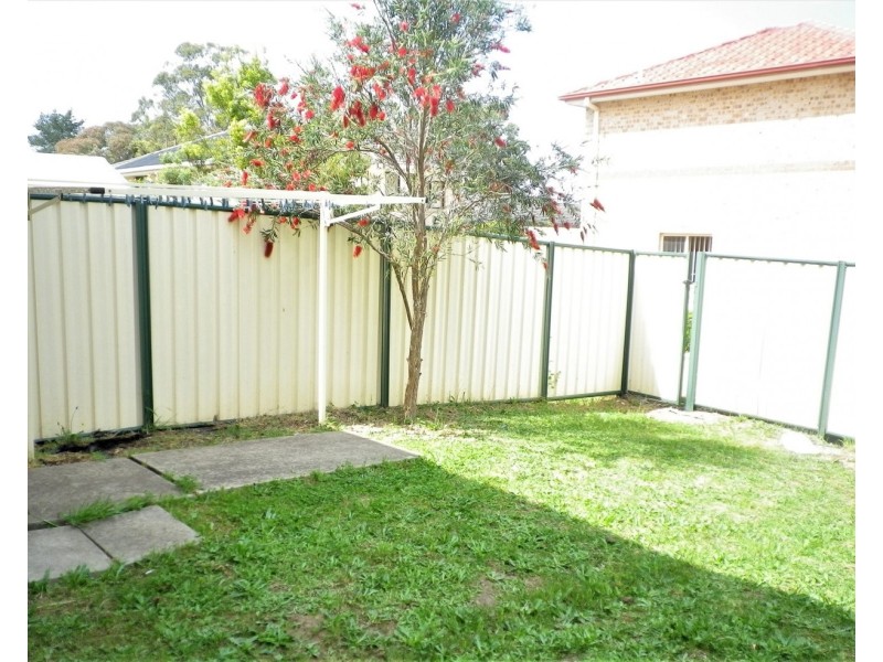 2/154-156 Leacocks Lane, Casula NSW 2170