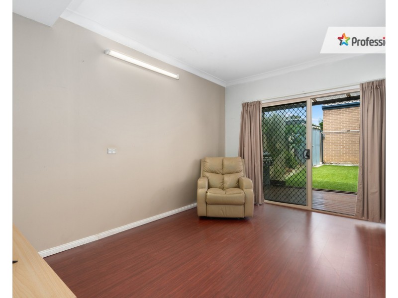 2/18 Holland Crescent, Casula NSW 2170