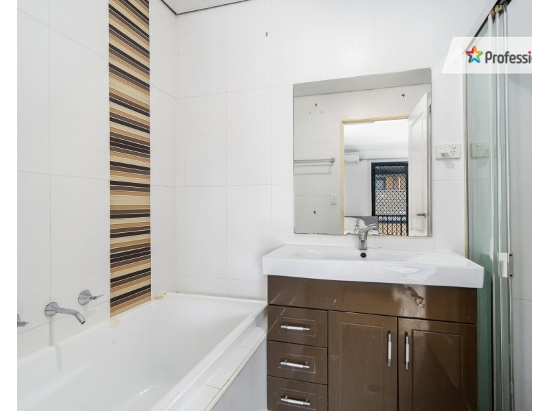 2/18 Holland Crescent, Casula NSW 2170