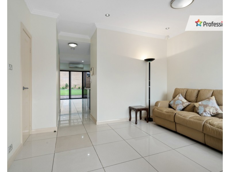 2/18 Holland Crescent, Casula NSW 2170