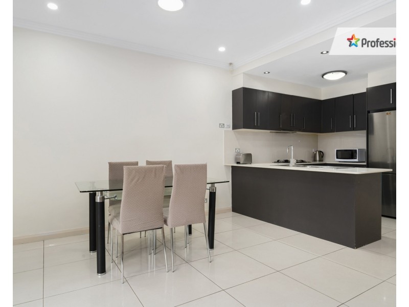 2/18 Holland Crescent, Casula NSW 2170