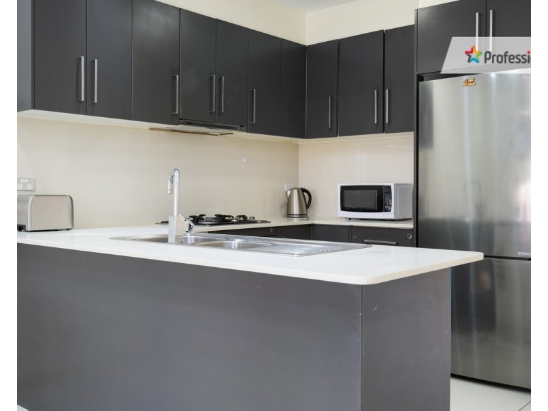 2/18 Holland Crescent, Casula NSW 2170