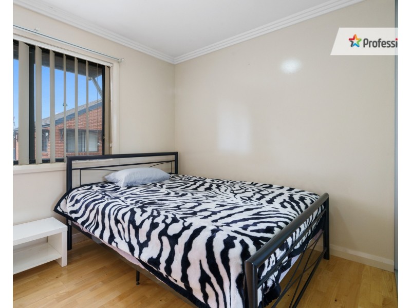 2/18 Holland Crescent, Casula NSW 2170