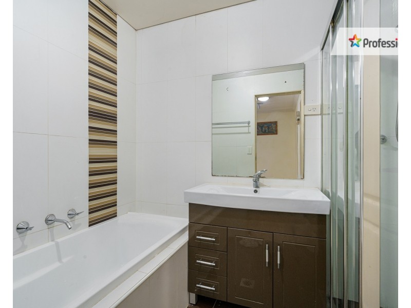 2/18 Holland Crescent, Casula NSW 2170