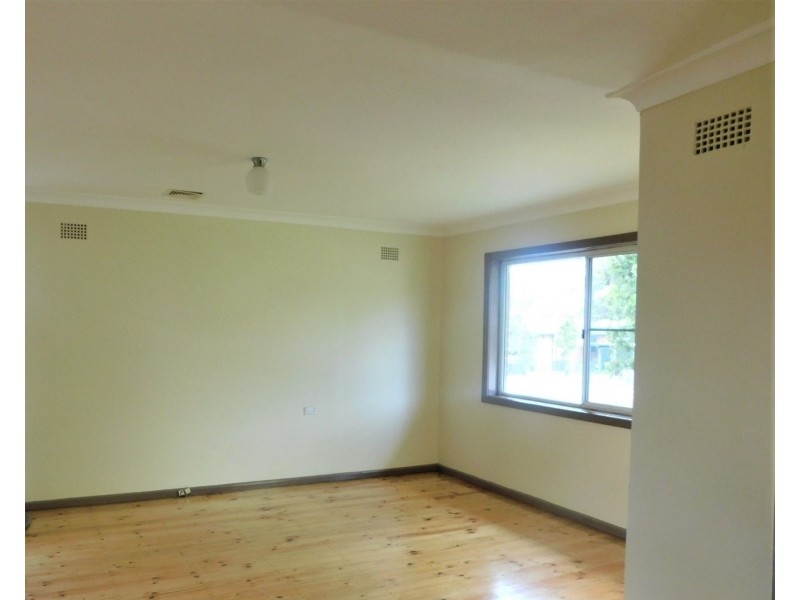 211 Graham Avenue, Lurnea NSW 2170