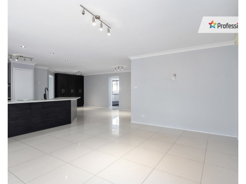 1 St Peter Close, Hinchinbrook NSW 2168