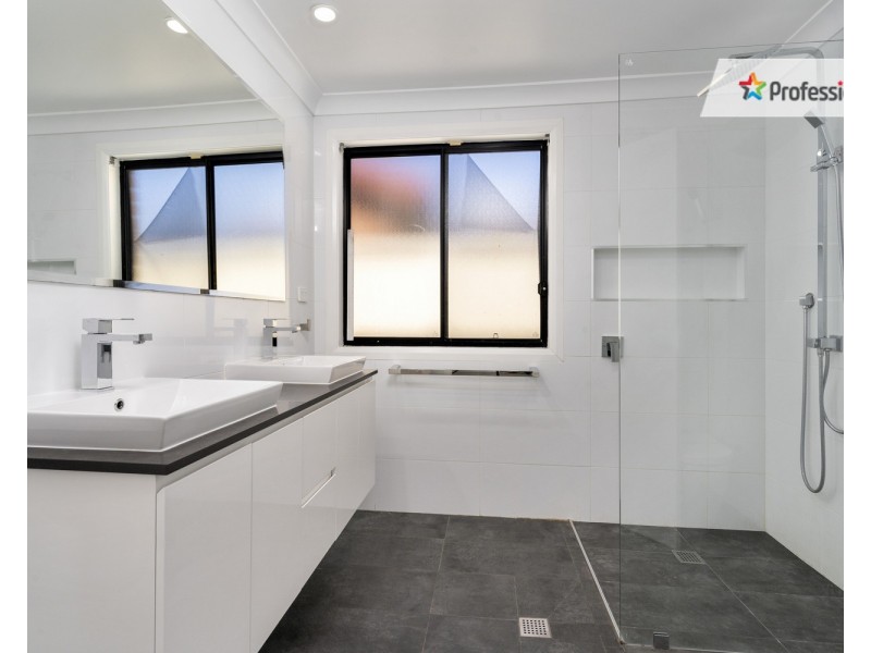 1 St Peter Close, Hinchinbrook NSW 2168