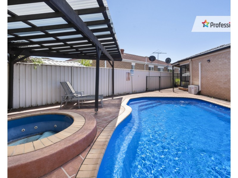 1 St Peter Close, Hinchinbrook NSW 2168