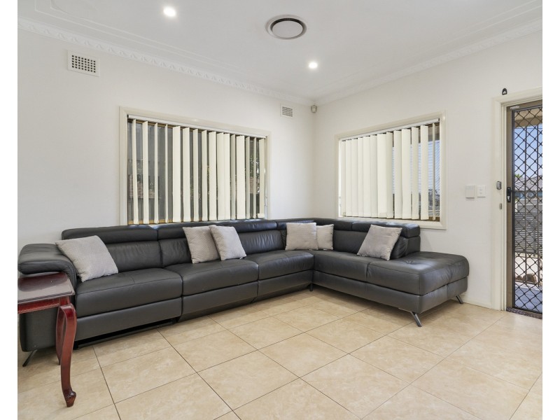 122-124 Graham Avenue, Lurnea NSW 2170