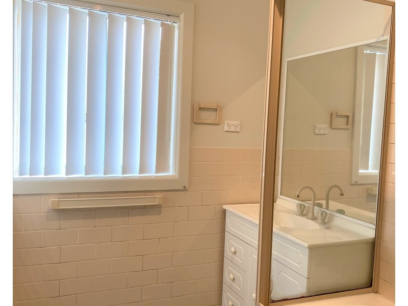 4 Lang Road, Casula NSW 2170