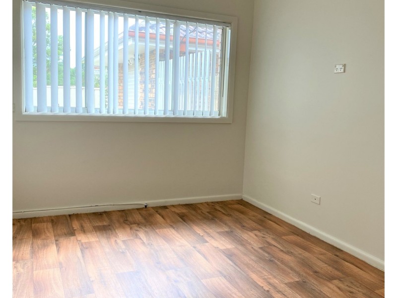 4 Lang Road, Casula NSW 2170