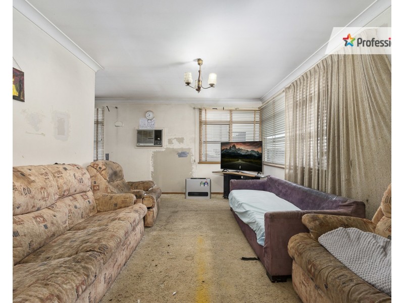 27 Phoenix Crescent, Casula NSW 2170