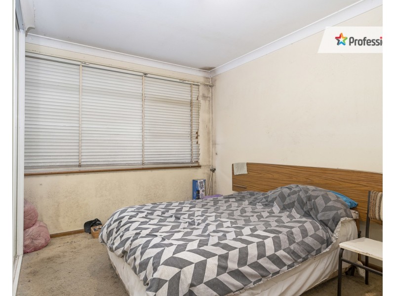 27 Phoenix Crescent, Casula NSW 2170