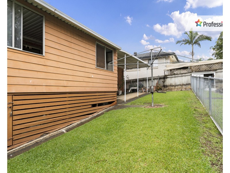 27 Phoenix Crescent, Casula NSW 2170