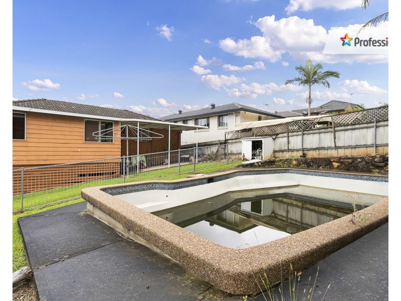 27 Phoenix Crescent, Casula NSW 2170
