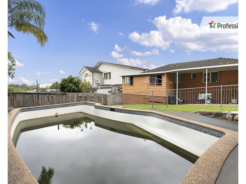 27 Phoenix Crescent, Casula NSW 2170