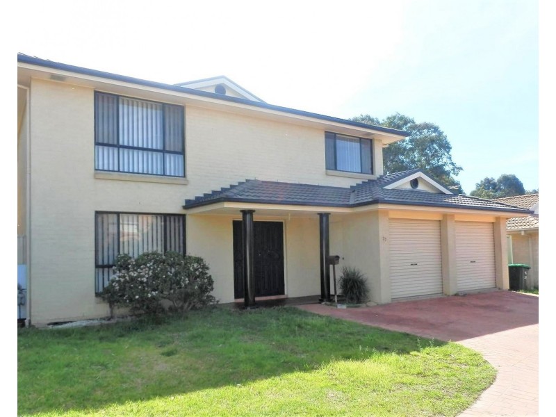 27 Hilton Crescent, Casula NSW 2170