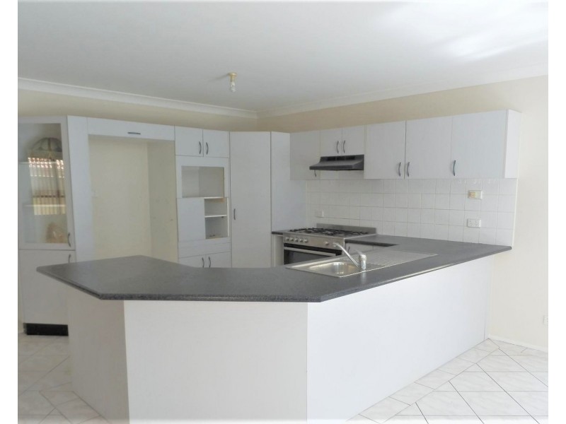 27 Hilton Crescent, Casula NSW 2170