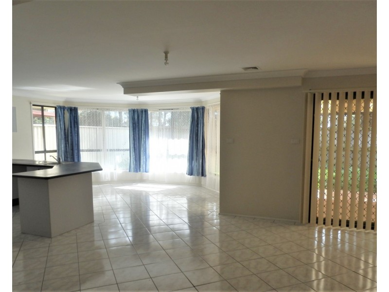 27 Hilton Crescent, Casula NSW 2170