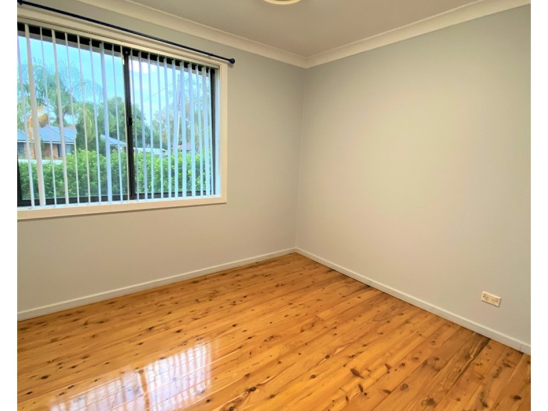 4 Robinson Close, Lurnea NSW 2170