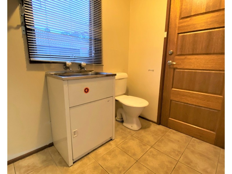 4 Robinson Close, Lurnea NSW 2170