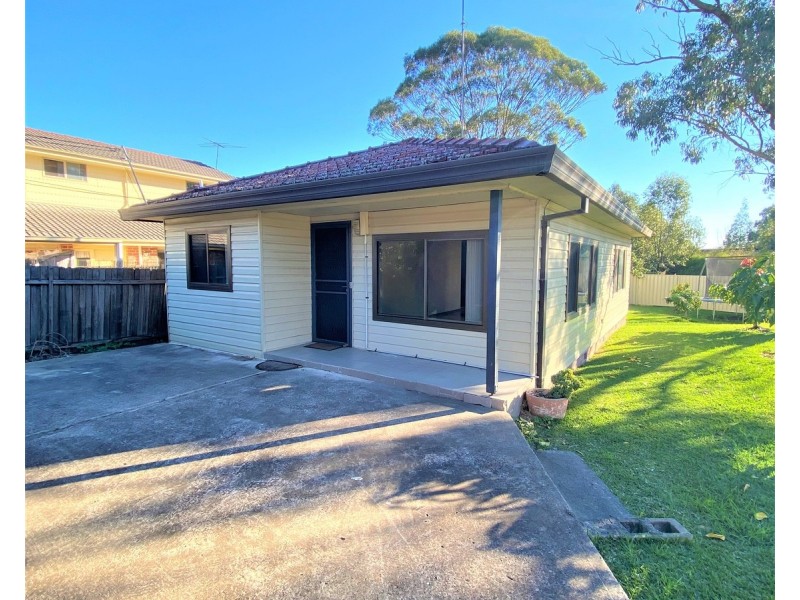 11B Carnation Avenue, Casula NSW 2170