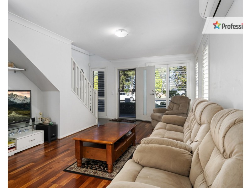 33 Atlantic Boulevard, Glenfield NSW 2167