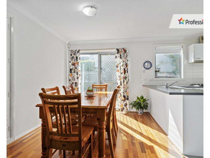 33 Atlantic Boulevard, Glenfield NSW 2167