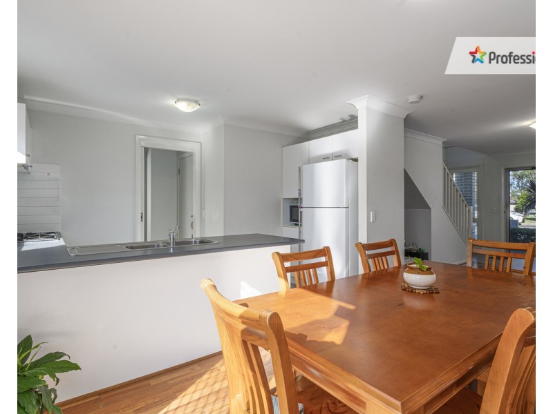 33 Atlantic Boulevard, Glenfield NSW 2167