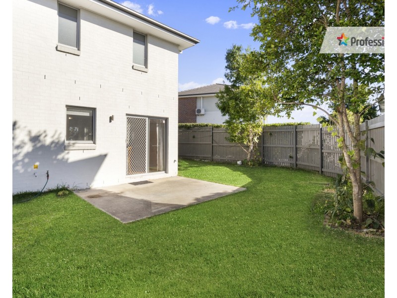 33 Atlantic Boulevard, Glenfield NSW 2167