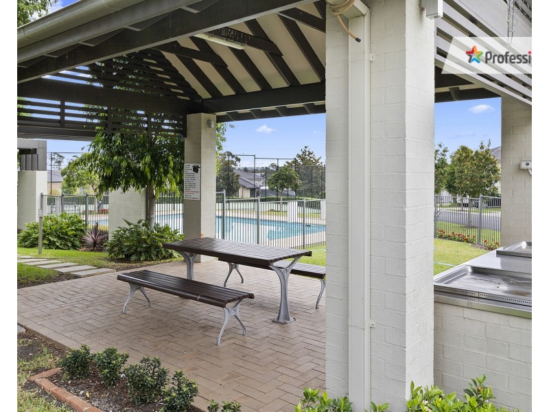 33 Atlantic Boulevard, Glenfield NSW 2167