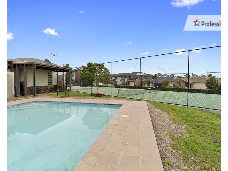 33 Atlantic Boulevard, Glenfield NSW 2167