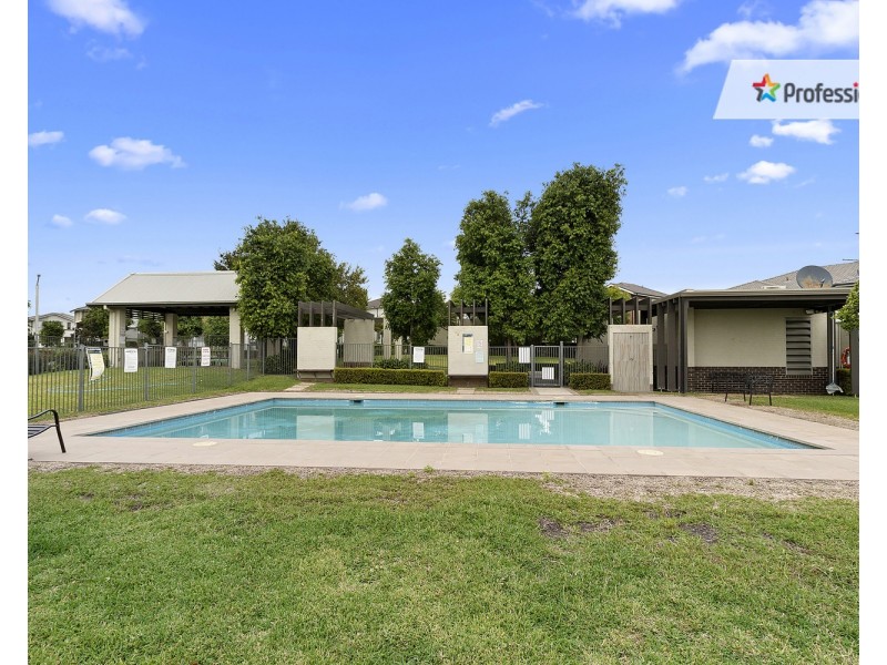 33 Atlantic Boulevard, Glenfield NSW 2167