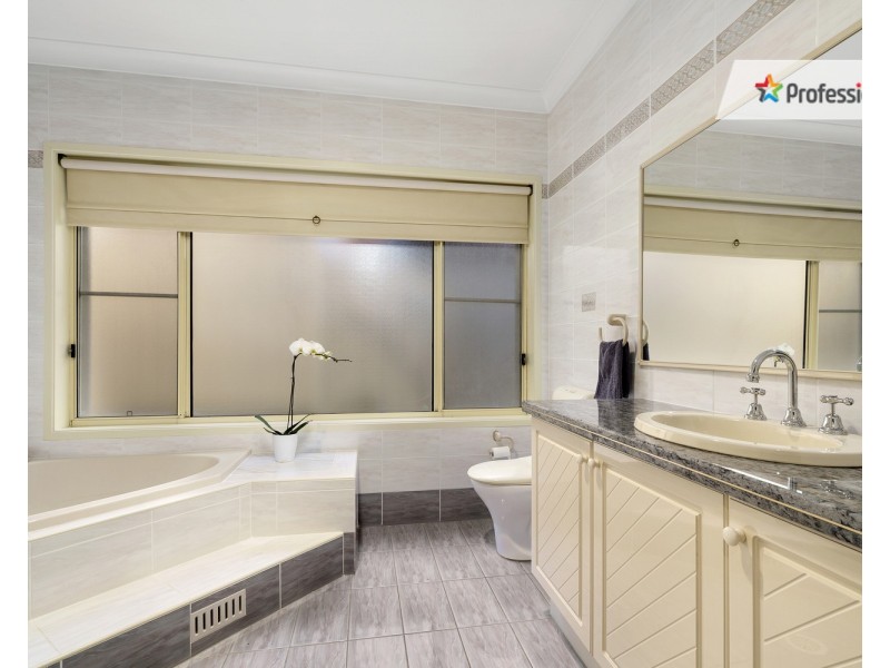 24 Sidney Place, Casula NSW 2170