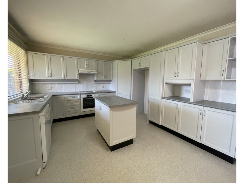 8 Grose Avenue, Lurnea NSW 2170