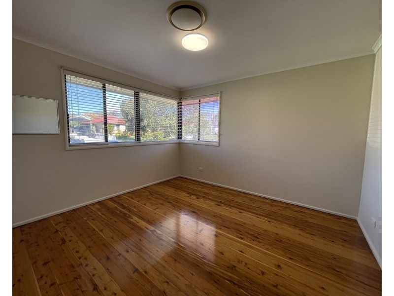 8 Grose Avenue, Lurnea NSW 2170