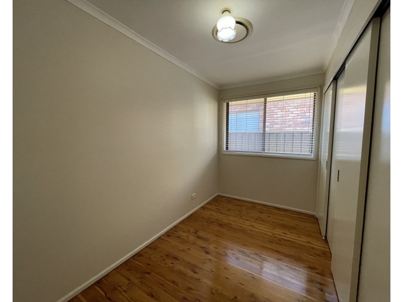 8 Grose Avenue, Lurnea NSW 2170