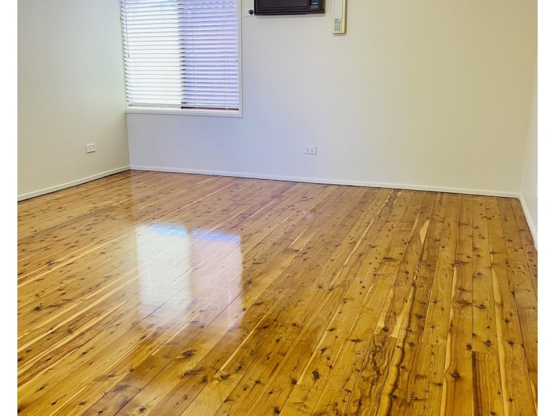 8 Grose Avenue, Lurnea NSW 2170