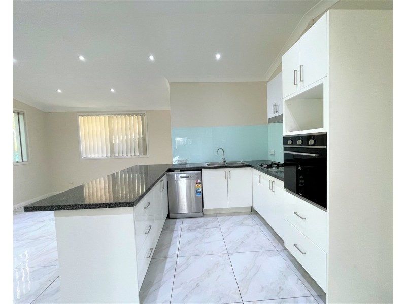 7 Ian Place, Casula NSW 2170