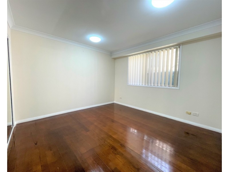 7 Ian Place, Casula NSW 2170