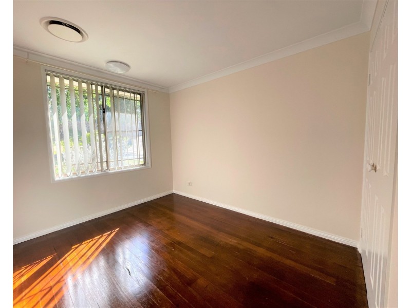 7 Ian Place, Casula NSW 2170