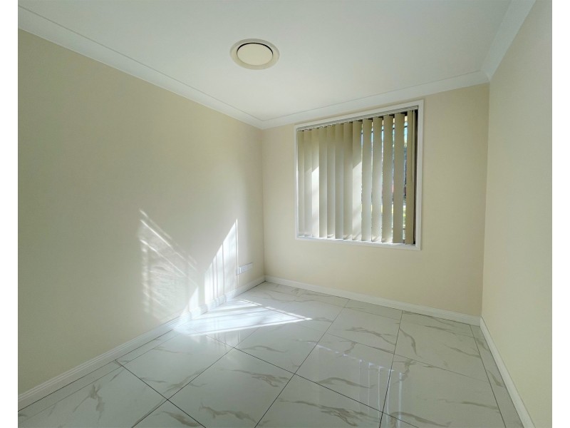 7 Ian Place, Casula NSW 2170