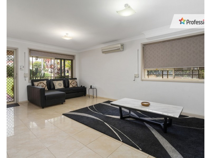 15 Clune Close, Casula NSW 2170