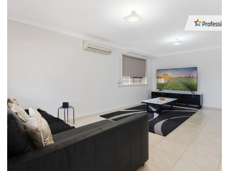 15 Clune Close, Casula NSW 2170